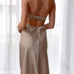 Slim mid-length pile neck suspender evening dress