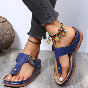 2023 Summer New Women's Metal Decor Feature Pattern Wedge Flip-Flops